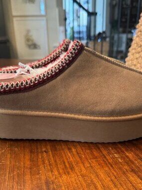 NWT Serra genuine suede platform clogs. Size 10